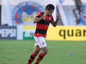 No reencontro com ex-time, Kleberson marca, mas Flamengo vence Bahia