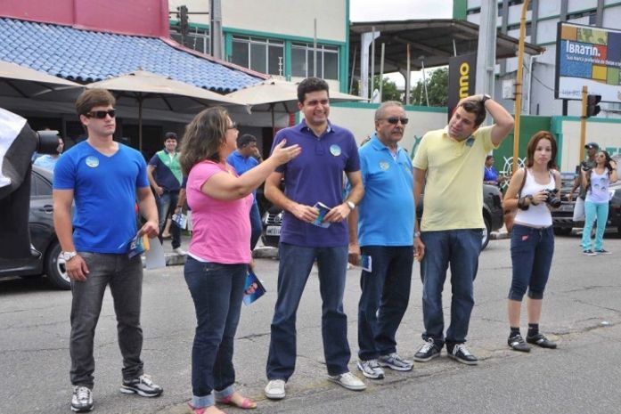 Vereadora tucana Tereza Nelma com Rui,Claudionor, e Marcelo adesivando no Iate