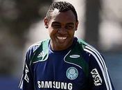 Pendência é resolvida e Obina assina com Palmeiras