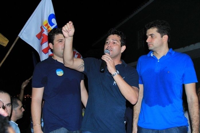 Marcelo, Mauricio Quintella e Rui na primeira caminhada e discurso comicio improvisado no Farol