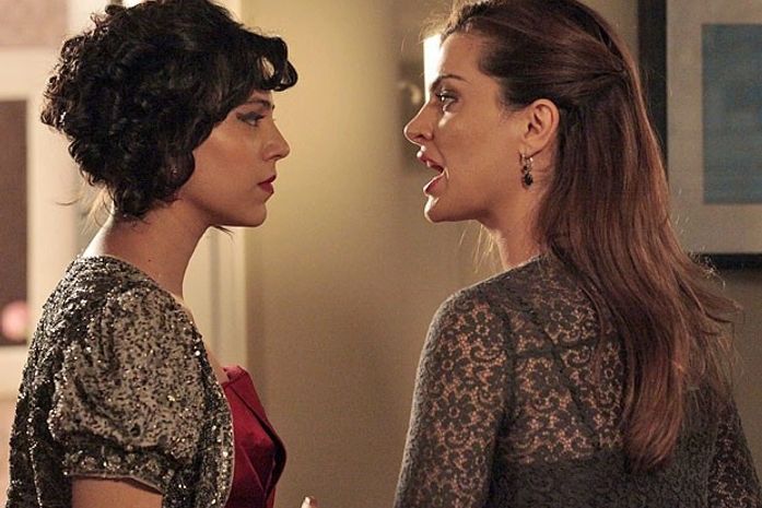 Rodrigo flagra a discussão entre Miriam e Elisa