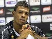 Ao lembrar do pai e da chance no Vasco, Auremir vai às lágrimas na apresentação