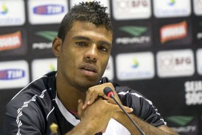 Ao lembrar do pai e da chance no Vasco, Auremir vai às lágrimas na apresentação