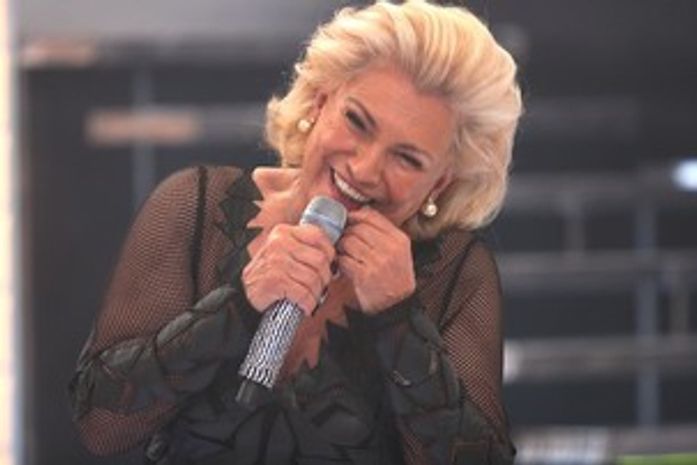 Hebe se recupera em casa sem data para voltar à TV, diz sobrinho