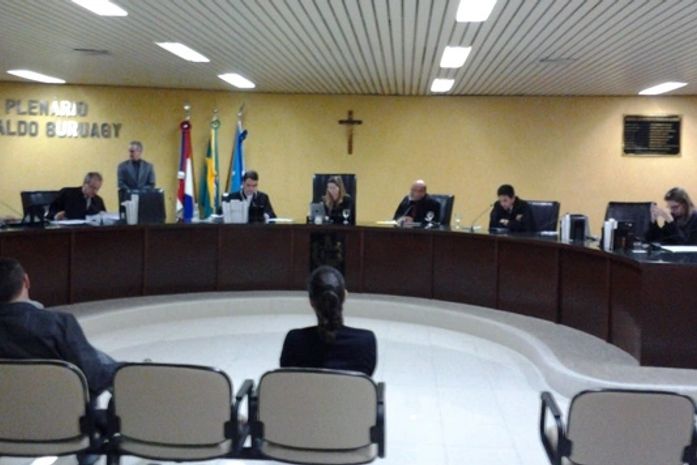 Na sessão também foram definidos os relatores dos processos