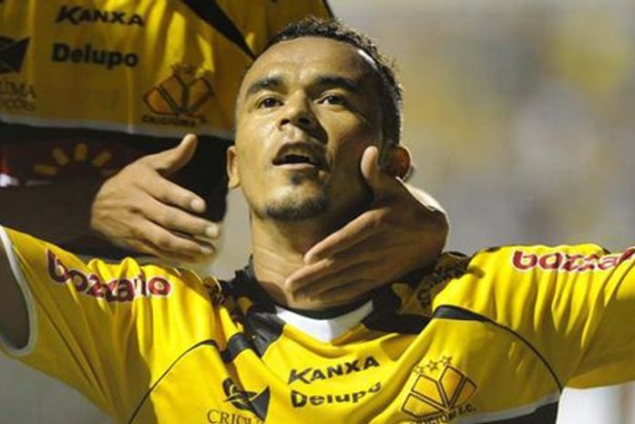 Próximo de meta de gols, Zé Carlos comemora boa fase no Criciúma