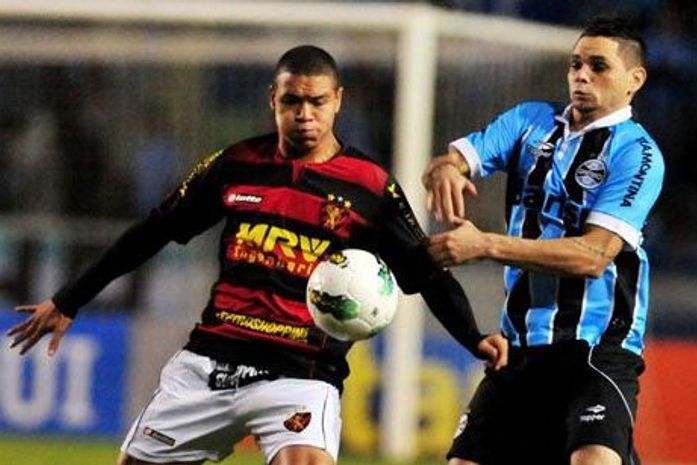 Leandro faz dois, quebra jejum de 350 dias e dá vitória ao Grêmio contra o Sport