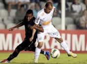 Santos e Botafogo "maltratam" torcedor Pelé e empatam em jogo ruim na Vila