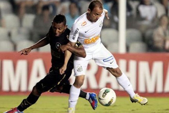 Santos e Botafogo "maltratam" torcedor Pelé e empatam em jogo ruim na Vila