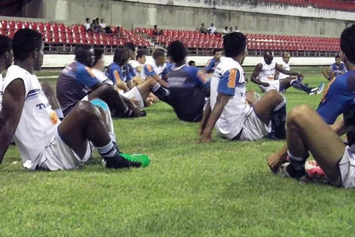 Treino do CSA a noite no Rei Pelé.