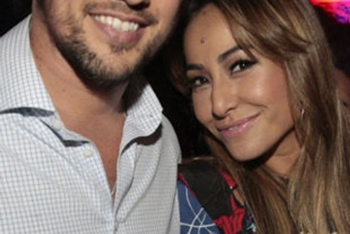 Deputado Fabio Faria teria participado de festinha privê enquanto namorava Sabrina