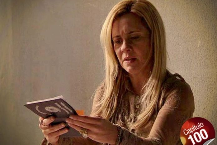 Carminha pasma ao ver identidade verdadeira de Betânia