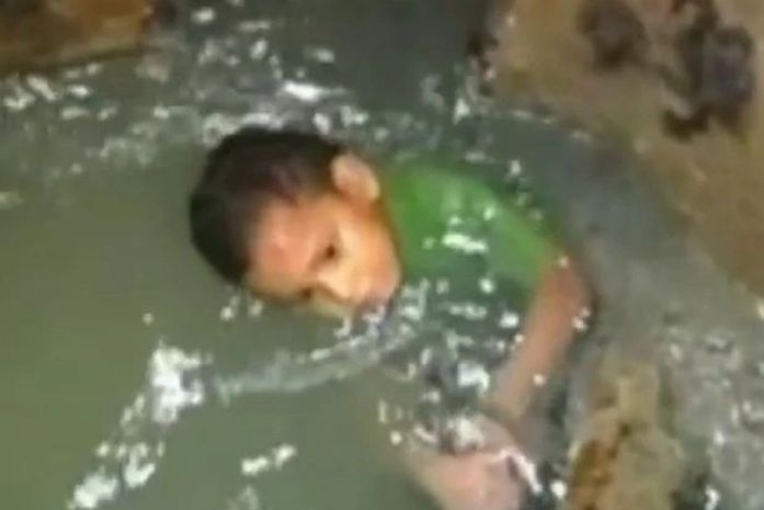 Menino colombiano desaparecido é encontrado em esgoto