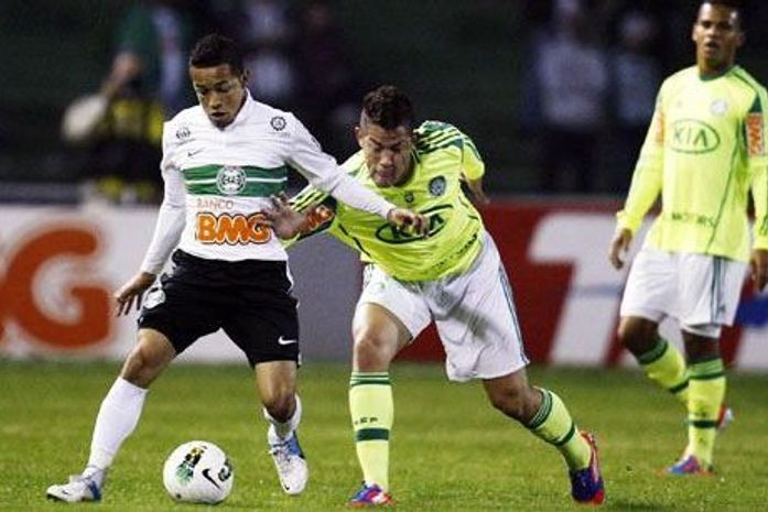 Coritiba busca empate com Palmeiras e sai da degola
