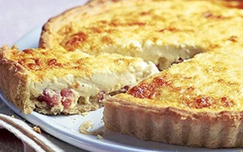 Quiche Lorraine uma torta salgada leve e saborosa