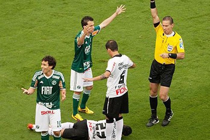 CBF puxa orelha de árbitros e cria 'mandamento' após erros