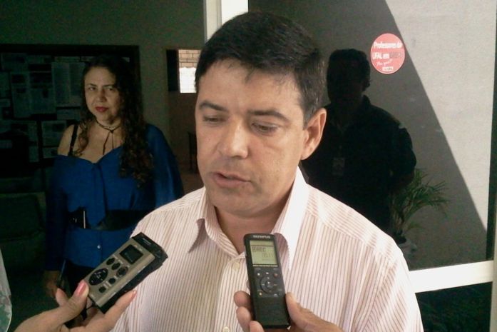 Márcio Barbosa diz que proposta não atende expectativas da categoria