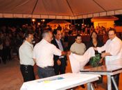 Moradores e feirantes recebem praça revitalizada na Primavera