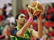 Iziane teria levado namorado para a concentração