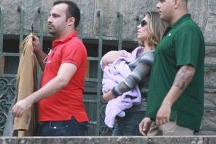 Grazi Massafera leva Sofia para sessão de fotos no Parque Lage