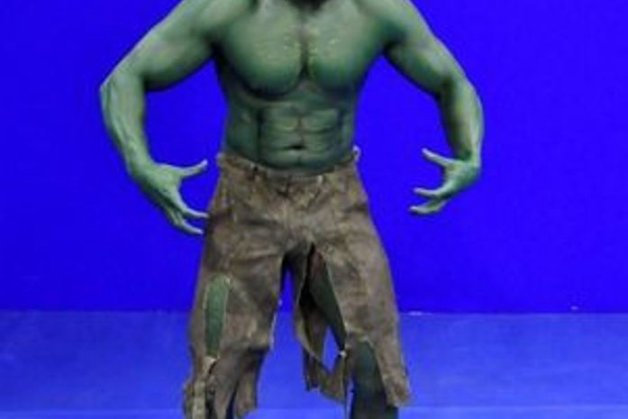 Ex-BBB Kléber Bambam encarna Hulk em sessão de fotos