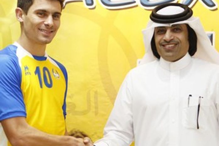 Alex é apresentado no Al Gharafa