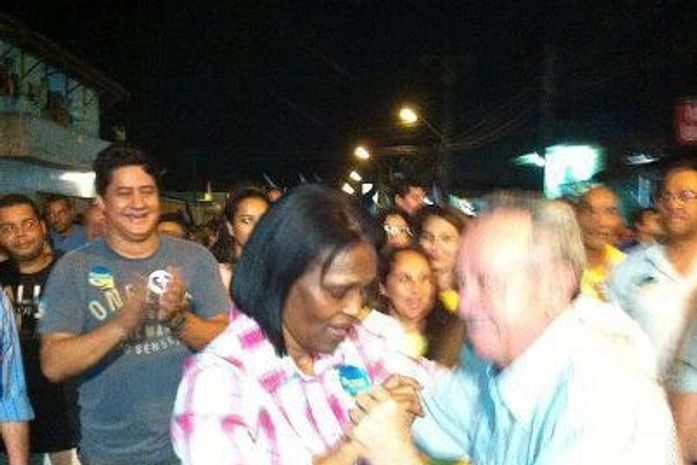 Senador Benedito de Lira dançando forró com a vereador-médica Fátima Santiago