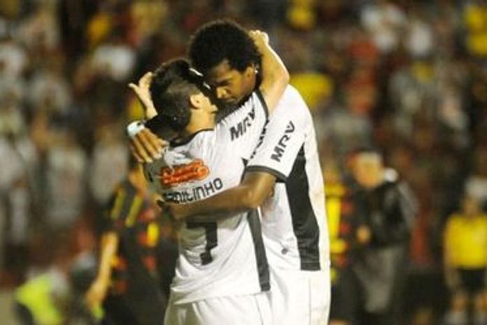 Galo goleia Sport na Ilha e mantém liderança do Brasileiro