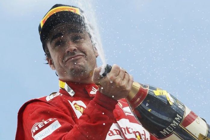 Espanhóis elogiam "campeão" Alonso e se dizem "orgulhosos"