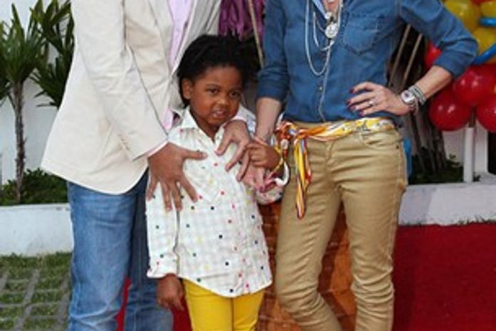 Astrid com o filho e o marido, Fausto Franco