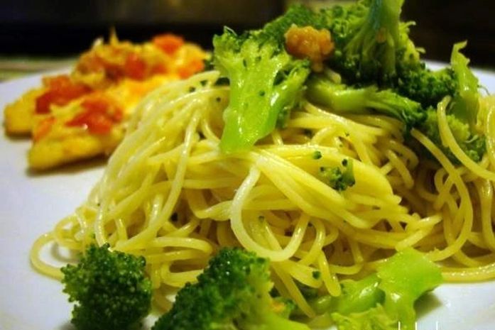 Cabelo de Anjo ao Alho com Brócolis