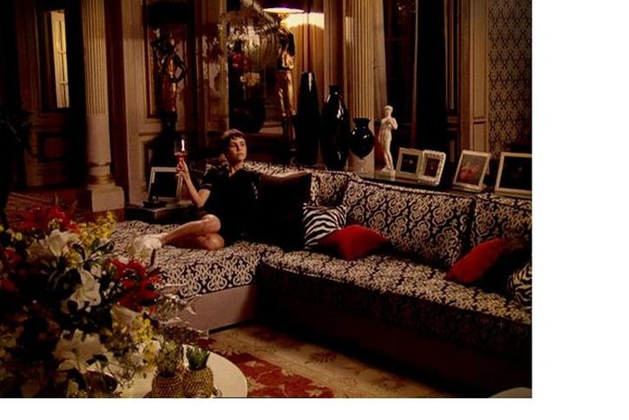 Nina começa sua vingança contra Carminha