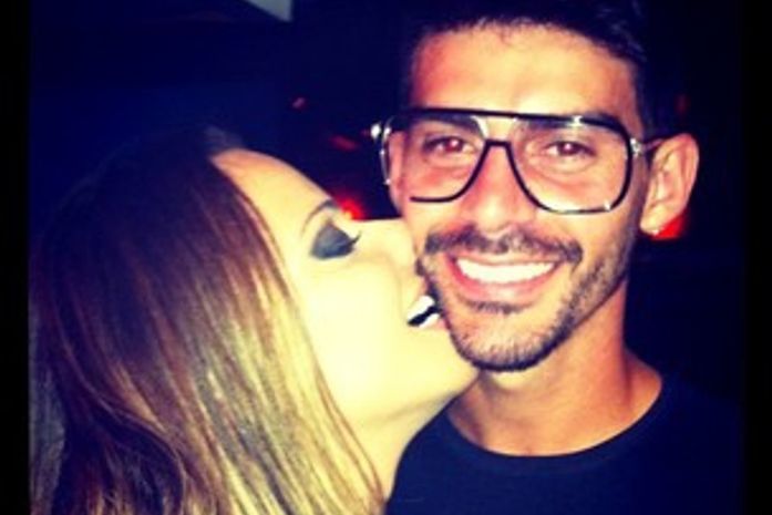 Noivo de Viviane Araújo reclama de Nicole Bahls no Twitter