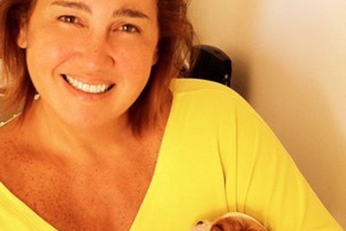 Claudia Jimenez: lúcida e já se alimentando com
liquidos