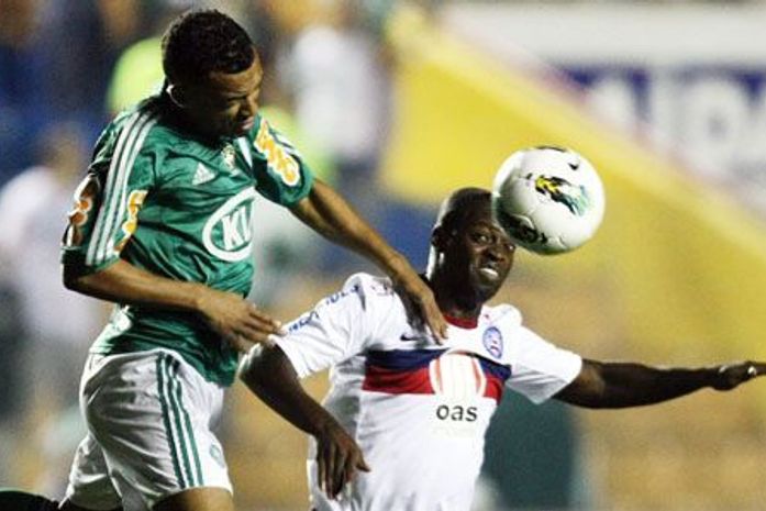 Bahia sai da zona de perigo ao vencer Palmeiras na estreia de Caio Jr