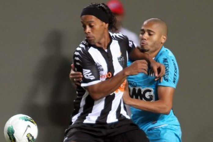 Atlético-MG vence Santos, põe adversário na zona de risco