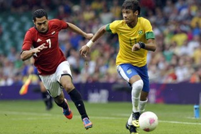 Treinador do Egito chama Neymar de exibicionista e atacante rebate