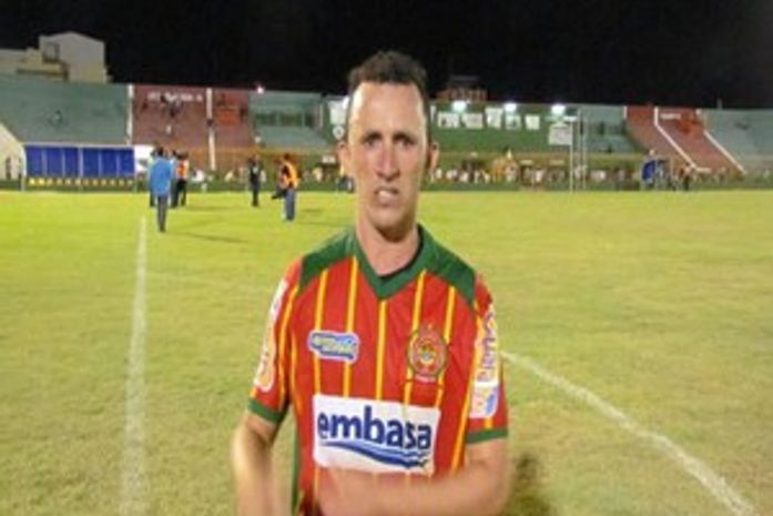 Sergipe anuncia contratação do atacante Cicinho, ex-ASA