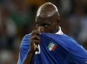 Balotelli provoca e rechaça atuar no Barça: "não jogo com meninas"