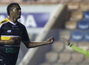 Com dois gols de alagoano, Criciúma bate Barueri