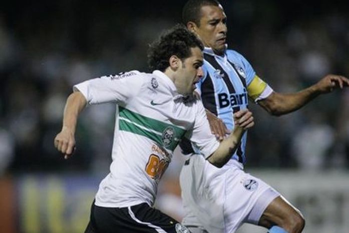 Coritiba vence em casa e freia embalo do Grêmio