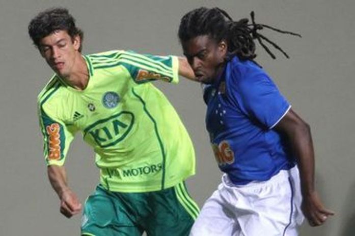 Cruzeiro vence Palmeiras, se aproxima do G4 e complica adversário