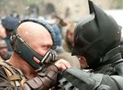 Bane (Tom Hardy) e Batman (Christian Bale) em 'Batman - O cavaleiro das trevas ressurge 