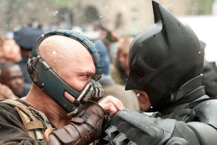 Bane (Tom Hardy) e Batman (Christian Bale) em 'Batman - O cavaleiro das trevas ressurge 