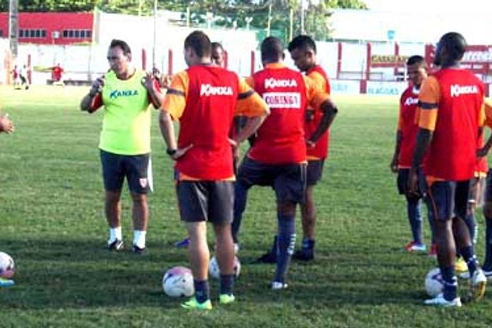 Roberto Fonseca e seus comandados.