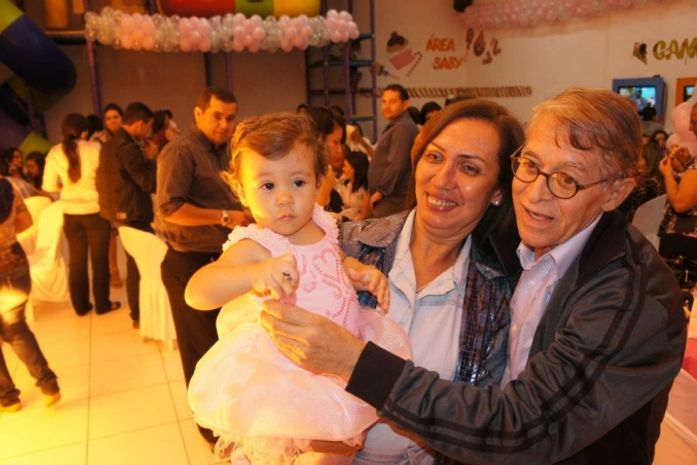 Marcel Luiz, sua esposa, advogada Elaine e garota Lara