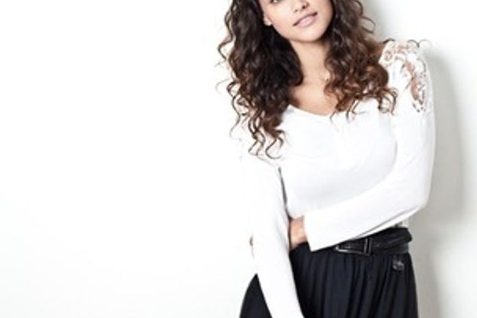 'Sempre fui uma mulher grande', diz Débora Nascimento a revista