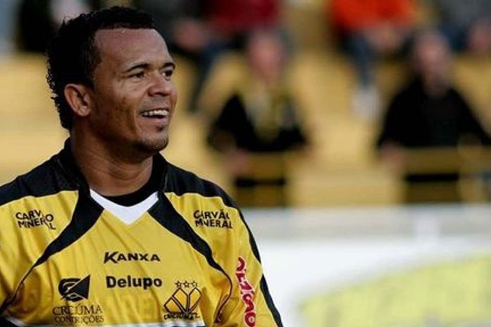 Flamengo e Santos entram na briga para contratar alagoano Zé Carlos