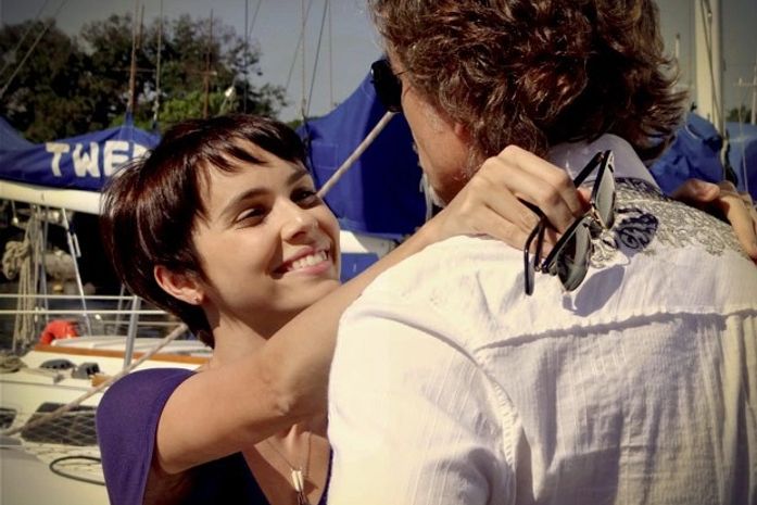 Nina continua seu joguinho com Max e engana de novo o malandro