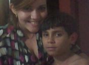 Kevin com a mulher que o encontrou e não teve o nome divulgado.